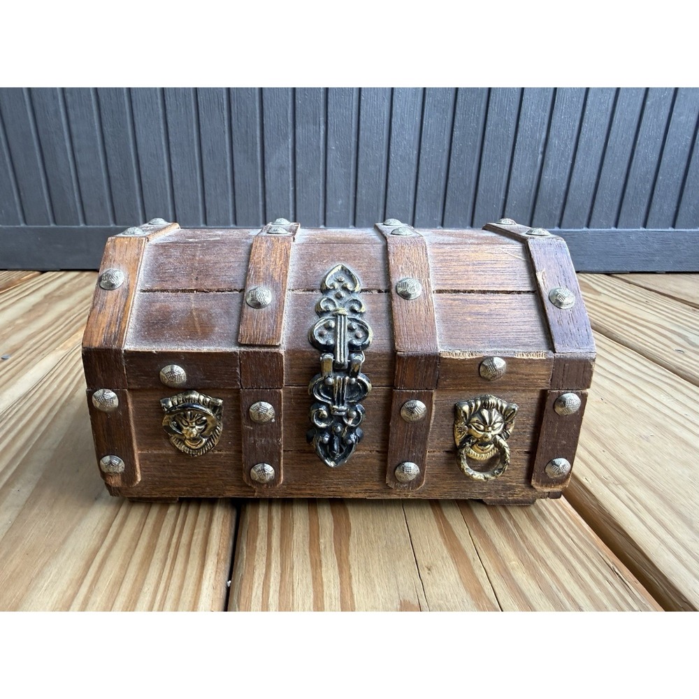 Vintage Wooden Treasure Chest Keepsake Box Gothic Iron Lannister Lion Pirates
